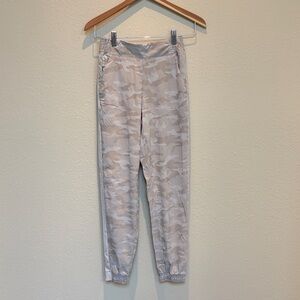 Athleta Brooklyn Textured Jogger — Light Taupe/Beige